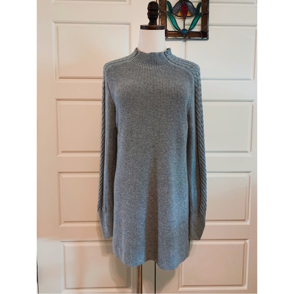 Banana Republic Knit Tunic Sweater - Picture 2 of 10